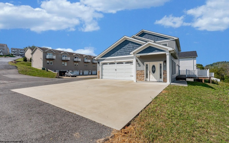 407 Kings Point Lane, Morgantown, West Virginia 26508, 4 Bedrooms Bedrooms, 7 Rooms Rooms,5 BathroomsBathrooms,Single Family Detached,For Sale,Kings Point,10161756