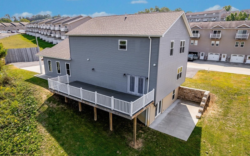 407 Kings Point Lane, Morgantown, West Virginia 26508, 4 Bedrooms Bedrooms, 7 Rooms Rooms,5 BathroomsBathrooms,Single Family Detached,For Sale,Kings Point,10161756