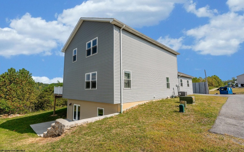 407 Kings Point Lane, Morgantown, West Virginia 26508, 4 Bedrooms Bedrooms, 7 Rooms Rooms,5 BathroomsBathrooms,Single Family Detached,For Sale,Kings Point,10161756