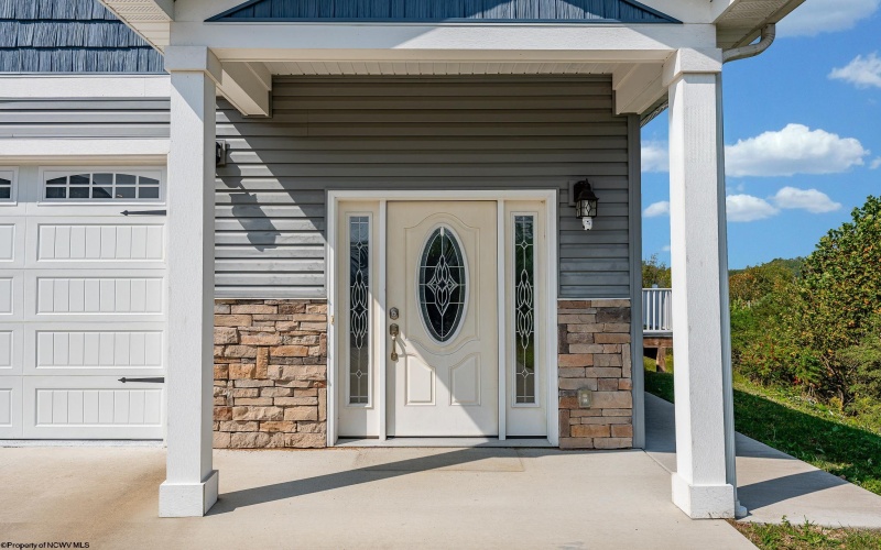 407 Kings Point Lane, Morgantown, West Virginia 26508, 4 Bedrooms Bedrooms, 7 Rooms Rooms,5 BathroomsBathrooms,Single Family Detached,For Sale,Kings Point,10161756