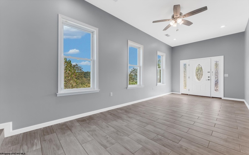 407 Kings Point Lane, Morgantown, West Virginia 26508, 4 Bedrooms Bedrooms, 7 Rooms Rooms,5 BathroomsBathrooms,Single Family Detached,For Sale,Kings Point,10161756