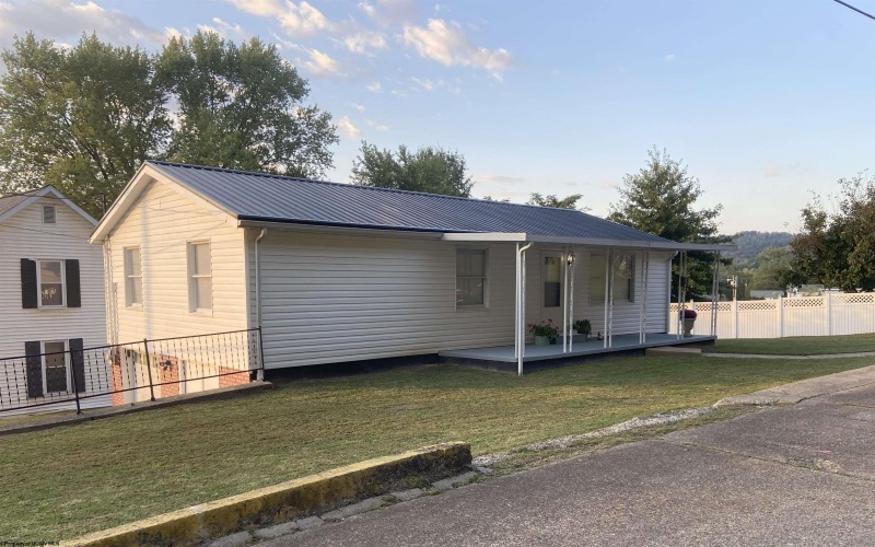 180 Pike Street, New Martinsville, West Virginia 26155, 3 Bedrooms Bedrooms, 4 Rooms Rooms,1 BathroomBathrooms,Single Family Detached,For Sale,Pike,10161759
