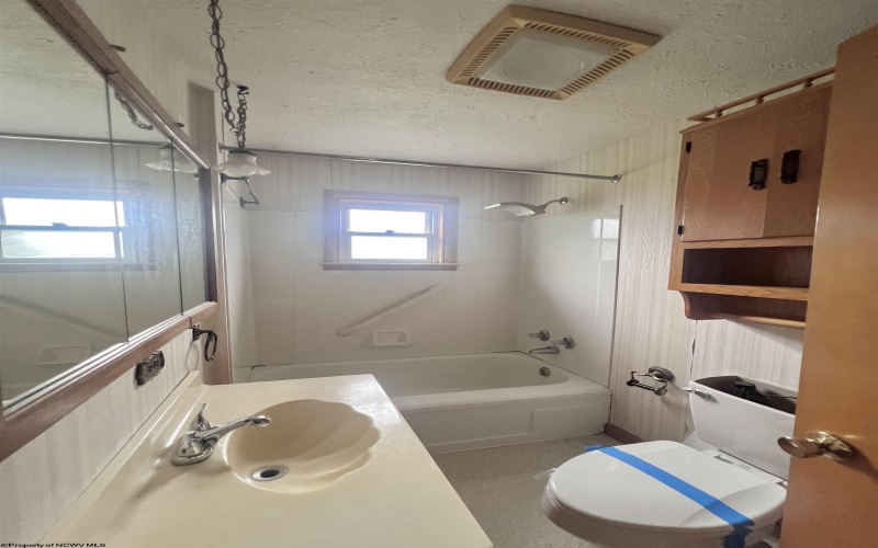 426 Vernon Street, Shinnston, West Virginia 26431, 2 Bedrooms Bedrooms, 5 Rooms Rooms,1 BathroomBathrooms,Single Family Detached,For Sale,Vernon,10161758