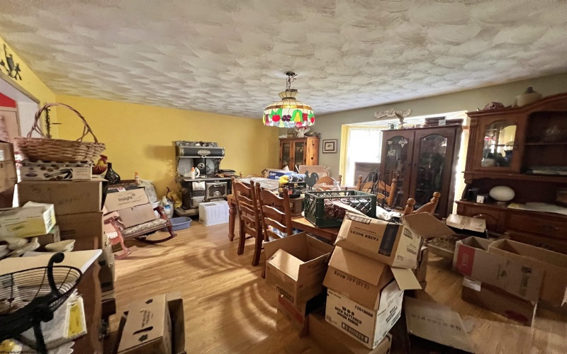 8613 Georgetown Road, Roanoke, West Virginia 26447, 5 Bedrooms Bedrooms, 9 Rooms Rooms,3 BathroomsBathrooms,Single Family Detached,For Sale,Georgetown,10161771
