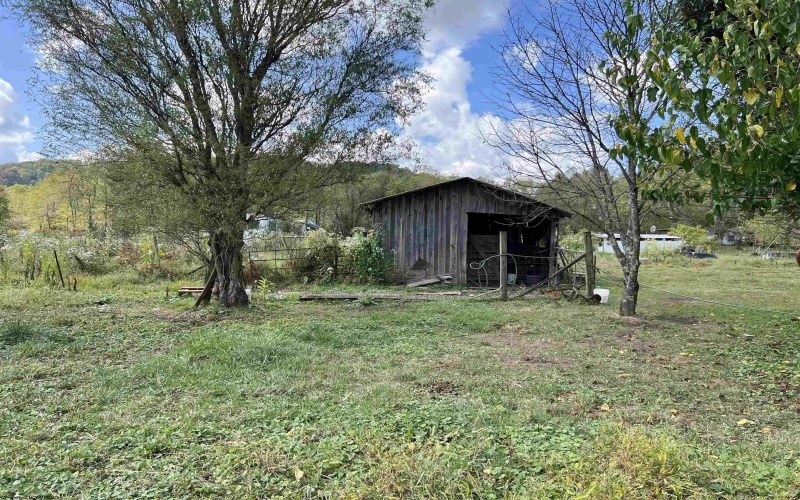 8613 Georgetown Road, Roanoke, West Virginia 26447, 5 Bedrooms Bedrooms, 9 Rooms Rooms,3 BathroomsBathrooms,Single Family Detached,For Sale,Georgetown,10161771