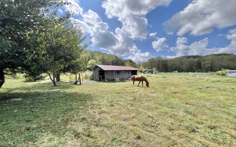 8613 Georgetown Road, Roanoke, West Virginia 26447, 5 Bedrooms Bedrooms, 9 Rooms Rooms,3 BathroomsBathrooms,Single Family Detached,For Sale,Georgetown,10161771