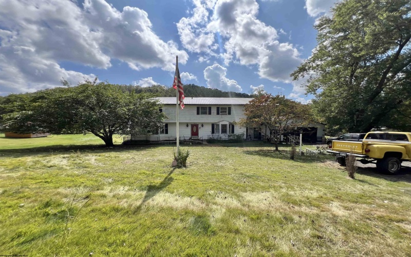 8613 Georgetown Road, Roanoke, West Virginia 26447, 5 Bedrooms Bedrooms, 9 Rooms Rooms,3 BathroomsBathrooms,Single Family Detached,For Sale,Georgetown,10161771