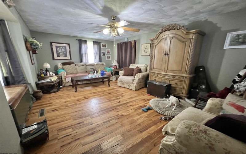8613 Georgetown Road, Roanoke, West Virginia 26447, 5 Bedrooms Bedrooms, 9 Rooms Rooms,3 BathroomsBathrooms,Single Family Detached,For Sale,Georgetown,10161771