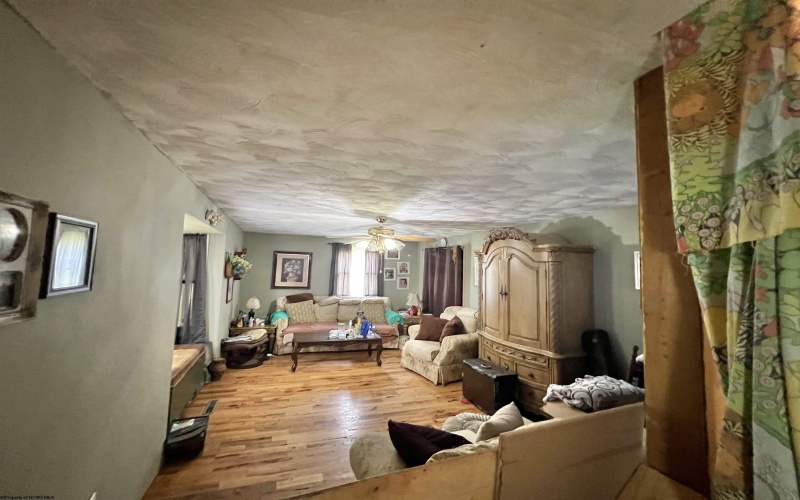 8613 Georgetown Road, Roanoke, West Virginia 26447, 5 Bedrooms Bedrooms, 9 Rooms Rooms,3 BathroomsBathrooms,Single Family Detached,For Sale,Georgetown,10161771
