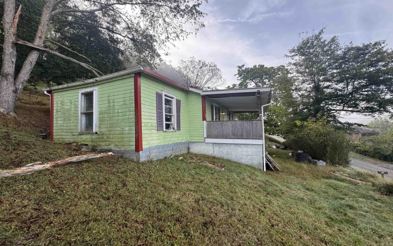 69 Jackson Street, Weston, West Virginia 26452, 1 Bedroom Bedrooms, 5 Rooms Rooms,1 BathroomBathrooms,Single Family Detached,For Sale,Jackson,10161770