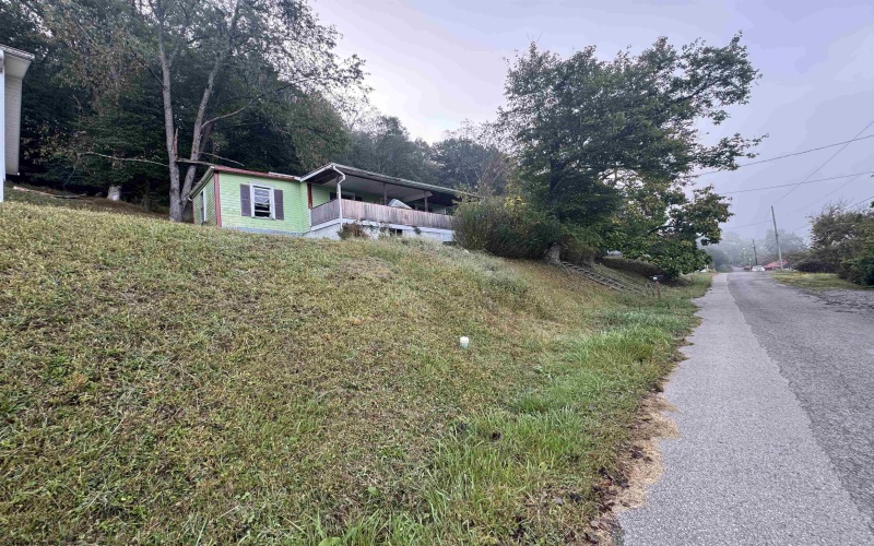 69 Jackson Street, Weston, West Virginia 26452, 1 Bedroom Bedrooms, 5 Rooms Rooms,1 BathroomBathrooms,Single Family Detached,For Sale,Jackson,10161770