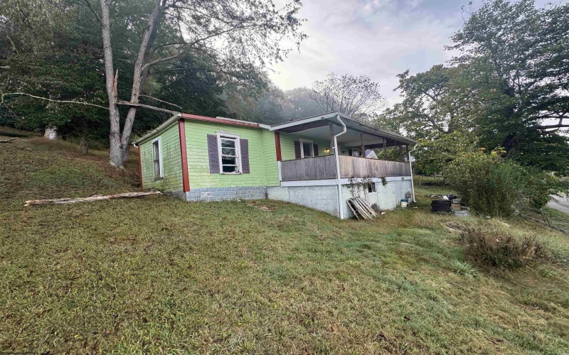 69 Jackson Street, Weston, West Virginia 26452, 1 Bedroom Bedrooms, 5 Rooms Rooms,1 BathroomBathrooms,Single Family Detached,For Sale,Jackson,10161770