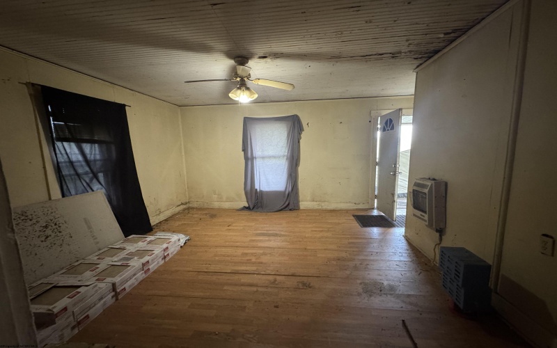 69 Jackson Street, Weston, West Virginia 26452, 1 Bedroom Bedrooms, 5 Rooms Rooms,1 BathroomBathrooms,Single Family Detached,For Sale,Jackson,10161770