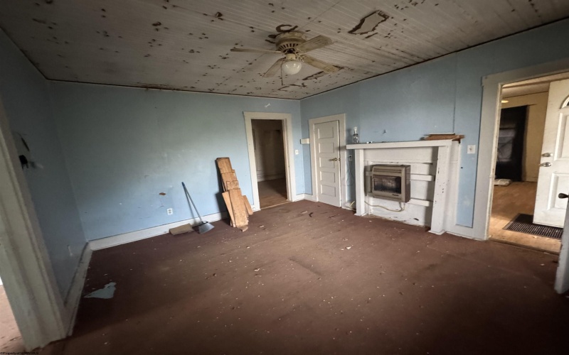 69 Jackson Street, Weston, West Virginia 26452, 1 Bedroom Bedrooms, 5 Rooms Rooms,1 BathroomBathrooms,Single Family Detached,For Sale,Jackson,10161770