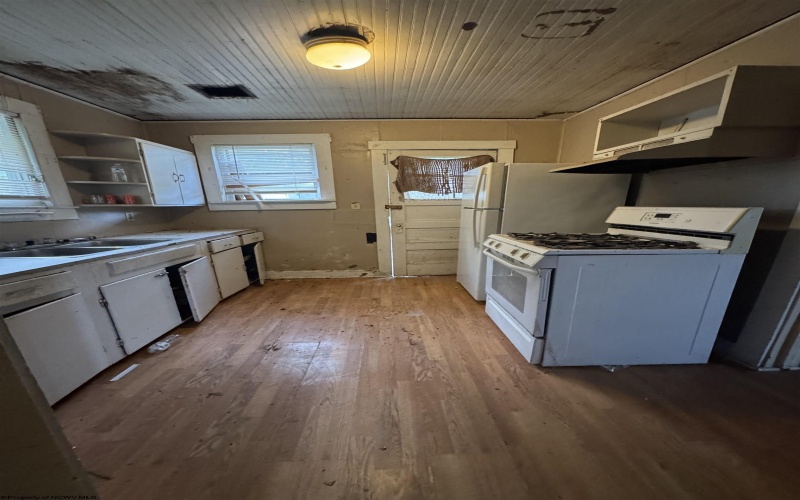 69 Jackson Street, Weston, West Virginia 26452, 1 Bedroom Bedrooms, 5 Rooms Rooms,1 BathroomBathrooms,Single Family Detached,For Sale,Jackson,10161770