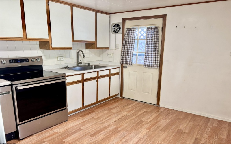 1432 Farland Avenue, Clarksburg, West Virginia 26301, 2 Bedrooms Bedrooms, 4 Rooms Rooms,1 BathroomBathrooms,Single Family Detached,For Sale,Farland,10161784 1432 Farland Avenue, Clarksburg, West Virginia 26301, 2 Bedrooms Bedrooms, 4 Rooms Rooms,1 BathroomBathrooms,Single Family Detached,For Sale,Farland,10161784