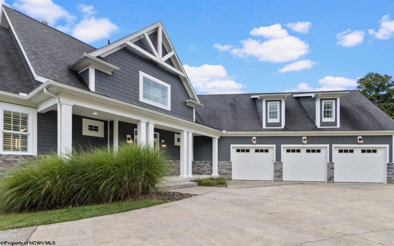 1214 Paradise Point Court, Morgantown, West Virginia 26508, 4 Bedrooms Bedrooms, 8 Rooms Rooms,3 BathroomsBathrooms,Single Family Detached,For Sale,Paradise Point,10161775