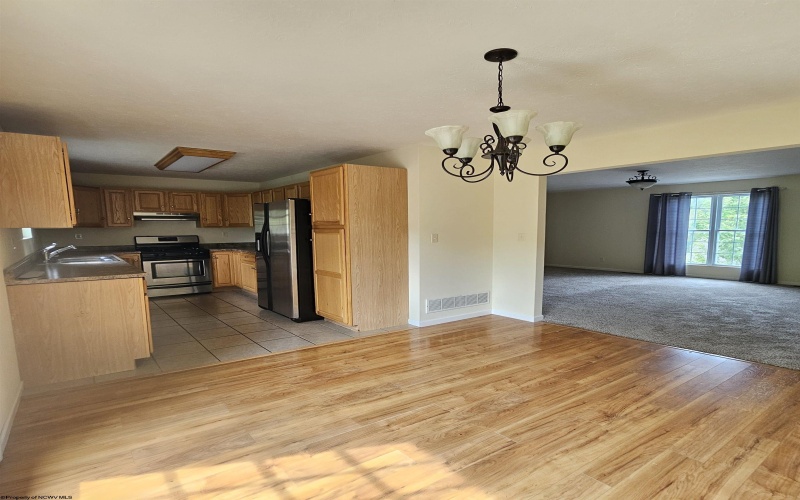 92 Clear Spring Drive, Morgantown, West Virginia 26508, 3 Bedrooms Bedrooms, 6 Rooms Rooms,2 BathroomsBathrooms,Single Family Attached,For Sale,Clear Spring,10161776
