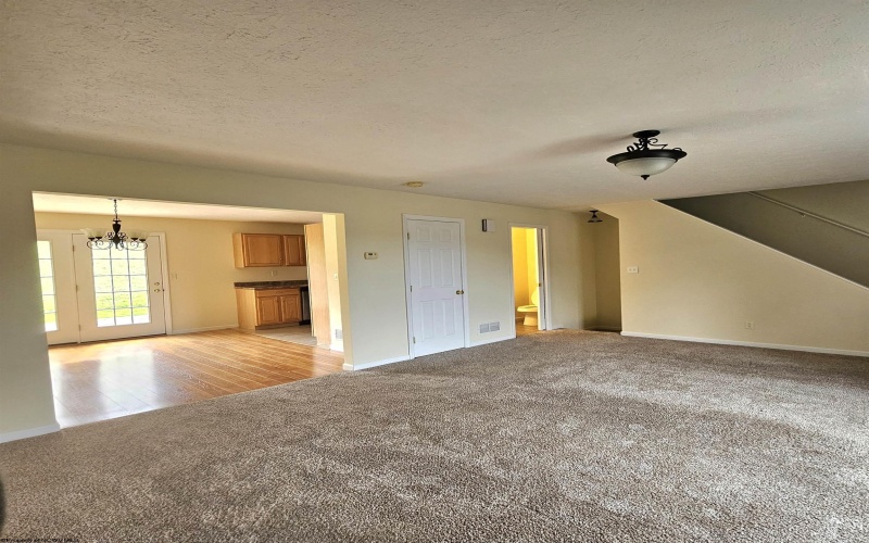 92 Clear Spring Drive, Morgantown, West Virginia 26508, 3 Bedrooms Bedrooms, 6 Rooms Rooms,2 BathroomsBathrooms,Single Family Attached,For Sale,Clear Spring,10161776