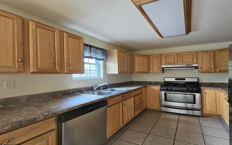 92 Clear Spring Drive, Morgantown, West Virginia 26508, 3 Bedrooms Bedrooms, 6 Rooms Rooms,2 BathroomsBathrooms,Single Family Attached,For Sale,Clear Spring,10161776