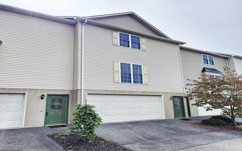 92 Clear Spring Drive, Morgantown, West Virginia 26508, 3 Bedrooms Bedrooms, 6 Rooms Rooms,2 BathroomsBathrooms,Single Family Attached,For Sale,Clear Spring,10161776