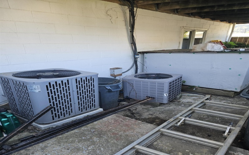 1448 Main Street, Granville, West Virginia 26501, ,Multi-unit/income,For Sale,Main,10161780