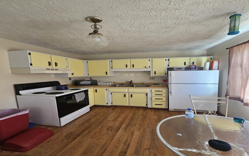 1448 Main Street, Granville, West Virginia 26501, ,Multi-unit/income,For Sale,Main,10161780