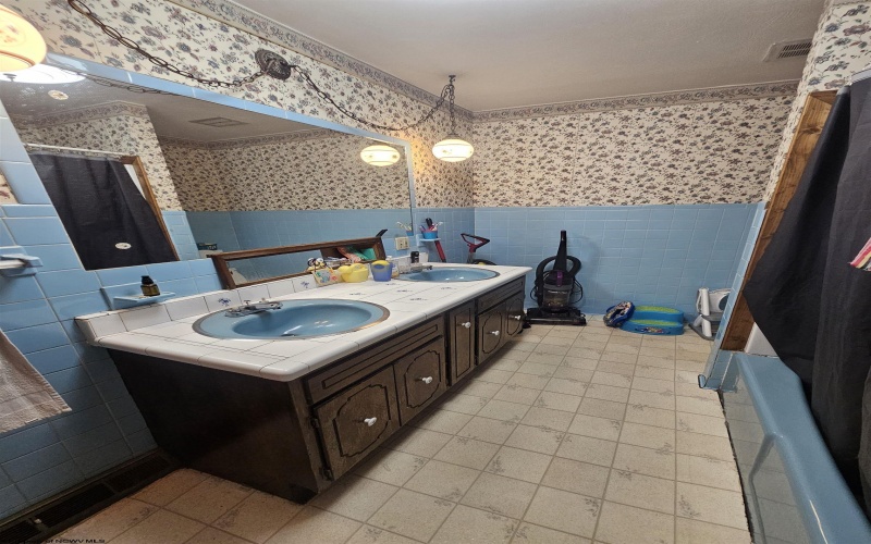 1448 Main Street, Granville, West Virginia 26501, ,Multi-unit/income,For Sale,Main,10161780