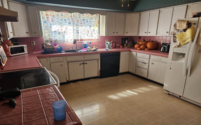 1448 Main Street, Granville, West Virginia 26501, ,Multi-unit/income,For Sale,Main,10161780