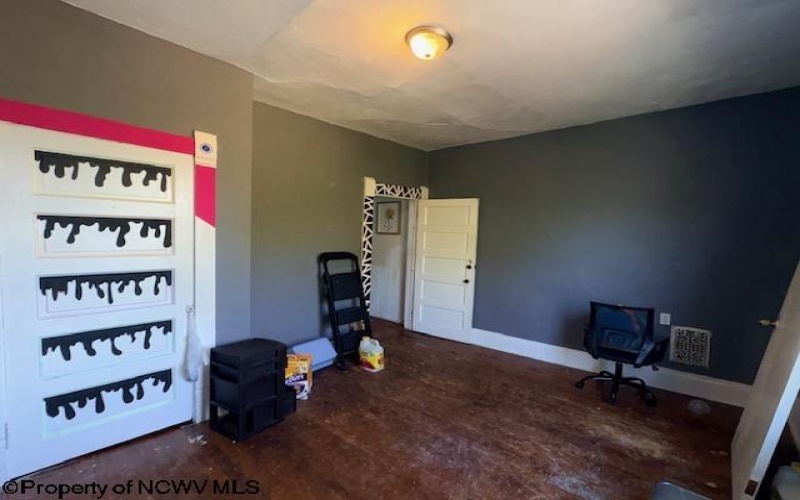 208 Logan Avenue, Morgantown, West Virginia 26501, 2 Bedrooms Bedrooms, 5 Rooms Rooms,1 BathroomBathrooms,Residential Rentals,For Rent,Logan,10161783