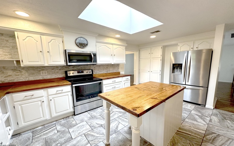 108 Allman Avenue, Buckhannon, West Virginia 26201, 4 Bedrooms Bedrooms, 8 Rooms Rooms,3 BathroomsBathrooms,Single Family Detached,For Sale,Allman,10161808