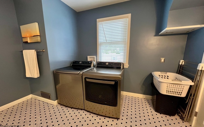 1081 Koontz Avenue, Morgantown, West Virginia 26505, 4 Bedrooms Bedrooms, 7 Rooms Rooms,2 BathroomsBathrooms,Single Family Detached,For Sale,Koontz,10161804