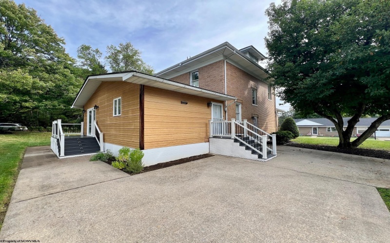 1081 Koontz Avenue, Morgantown, West Virginia 26505, 4 Bedrooms Bedrooms, 7 Rooms Rooms,2 BathroomsBathrooms,Single Family Detached,For Sale,Koontz,10161804
