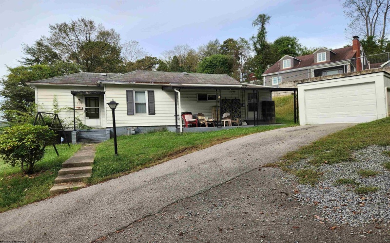 725 Milford Street, Clarksburg, West Virginia 26301, 3 Bedrooms Bedrooms, 6 Rooms Rooms,1 BathroomBathrooms,Single Family Detached,For Sale,Milford,10161792