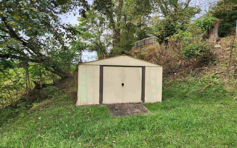 725 Milford Street, Clarksburg, West Virginia 26301, 3 Bedrooms Bedrooms, 6 Rooms Rooms,1 BathroomBathrooms,Single Family Detached,For Sale,Milford,10161792