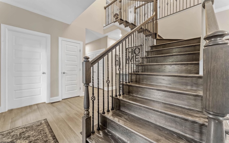 304 Salonika Drive, Morgantown, West Virginia 26508, 4 Bedrooms Bedrooms, 10 Rooms Rooms,3 BathroomsBathrooms,Single Family Detached,For Sale,Salonika,10161800