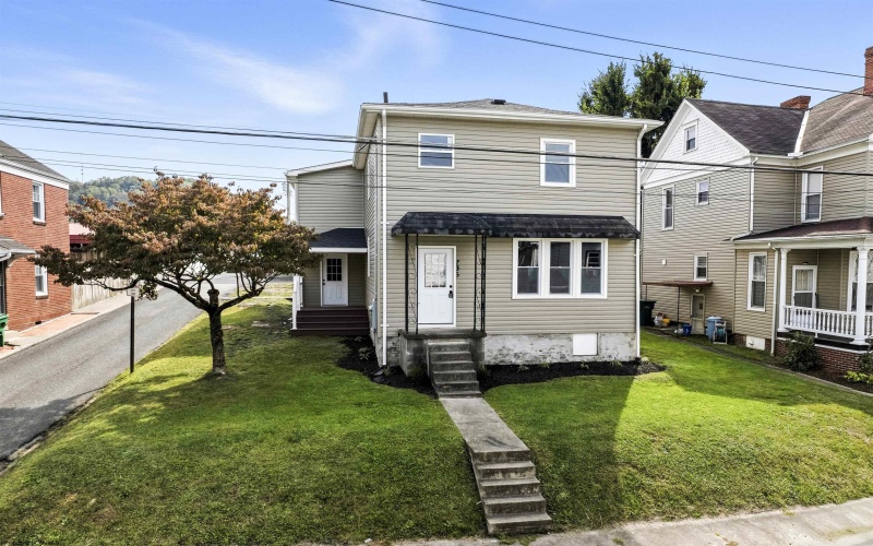 735 Mulberry Avenue, Clarksburg, West Virginia 26301, 5 Bedrooms Bedrooms, 10 Rooms Rooms,3 BathroomsBathrooms,Single Family Detached,For Sale,Mulberry,10161795