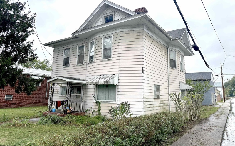 515 Court Avenue, Weston, West Virginia 26452, 5 Bedrooms Bedrooms, 9 Rooms Rooms,1 BathroomBathrooms,Single Family Detached,For Sale,Court,10161811 515 Court Avenue, Weston, West Virginia 26452, 5 Bedrooms Bedrooms, 9 Rooms Rooms,1 BathroomBathrooms,Single Family Detached,For Sale,Court,10161811