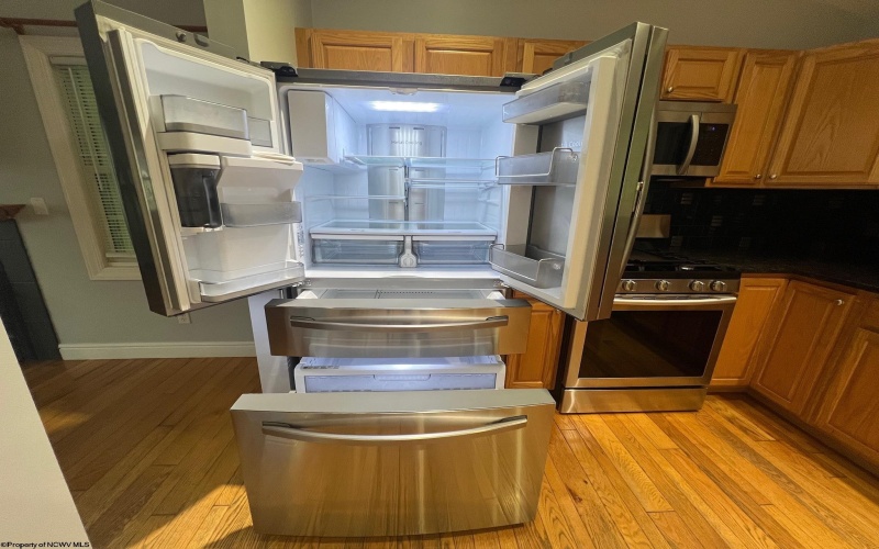2061 Pinecrest Drive, Morgantown, West Virginia 26505, 3 Bedrooms Bedrooms, 7 Rooms Rooms,2 BathroomsBathrooms,Residential Rentals,For Rent,Pinecrest,10161812