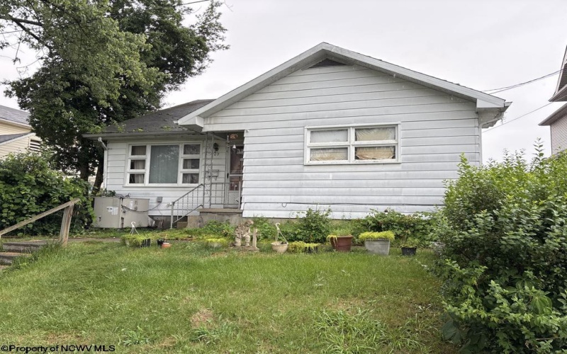 107 Florence Street, Clarksburg, West Virginia 26301-0000, 4 Bedrooms Bedrooms, 6 Rooms Rooms,1 BathroomBathrooms,Single Family Detached,For Sale,Florence,10161817