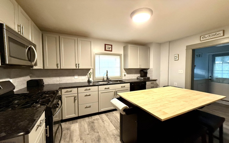 339 22nd Street, Clarksburg, West Virginia 26301, 3 Bedrooms Bedrooms, 8 Rooms Rooms,2 BathroomsBathrooms,Single Family Detached,For Sale,22nd,10161815