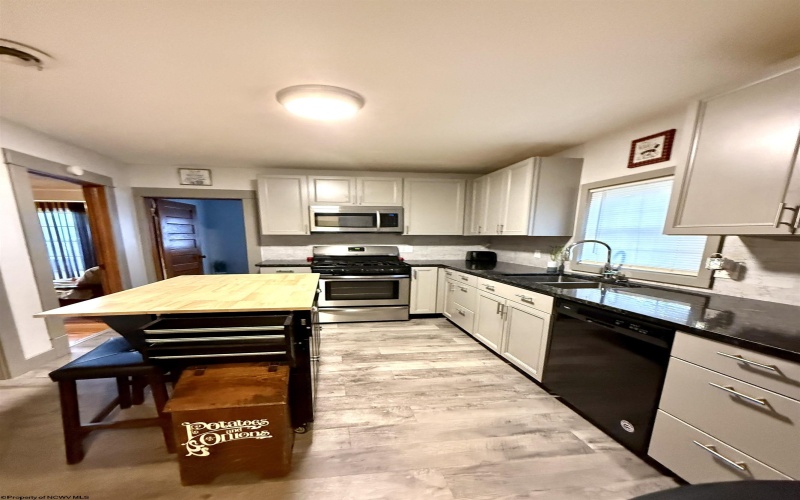 339 22nd Street, Clarksburg, West Virginia 26301, 3 Bedrooms Bedrooms, 8 Rooms Rooms,2 BathroomsBathrooms,Single Family Detached,For Sale,22nd,10161815