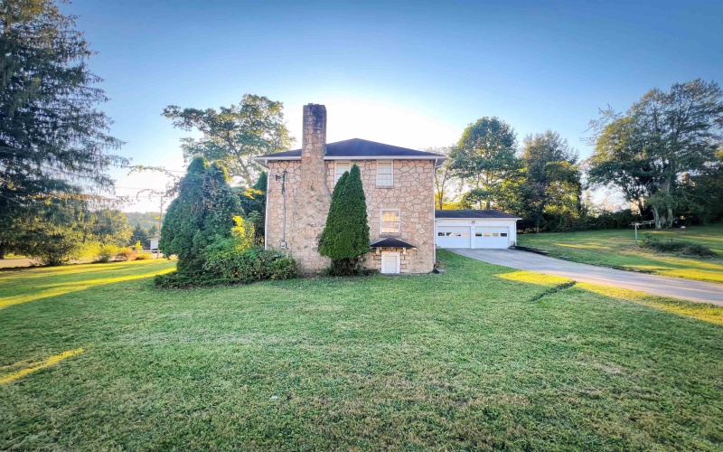 2001 Locust Avenue, Fairmont, West Virginia 26554, 4 Bedrooms Bedrooms, 10 Rooms Rooms,1 BathroomBathrooms,Single Family Detached,For Sale,Locust,10161820 2001 Locust Avenue, Fairmont, West Virginia 26554, 4 Bedrooms Bedrooms, 10 Rooms Rooms,1 BathroomBathrooms,Single Family Detached,For Sale,Locust,10161820