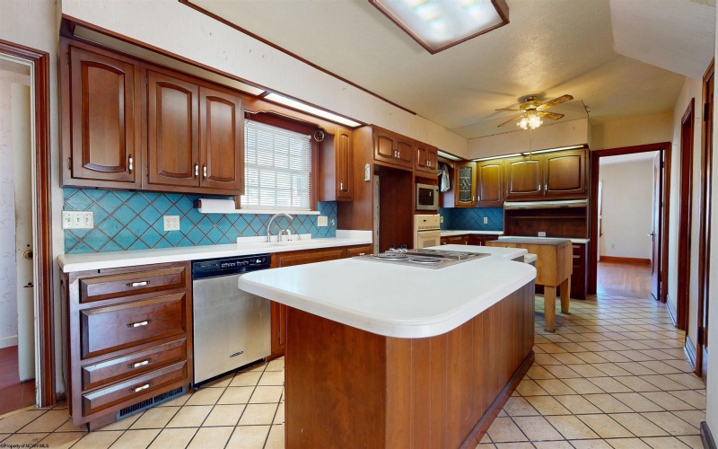 2001 Locust Avenue, Fairmont, West Virginia 26554, 4 Bedrooms Bedrooms, 10 Rooms Rooms,1 BathroomBathrooms,Single Family Detached,For Sale,Locust,10161820 2001 Locust Avenue, Fairmont, West Virginia 26554, 4 Bedrooms Bedrooms, 10 Rooms Rooms,1 BathroomBathrooms,Single Family Detached,For Sale,Locust,10161820