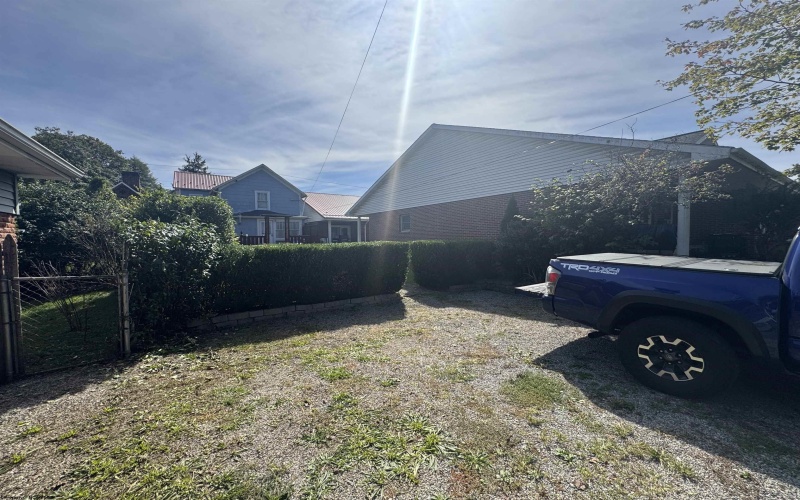 249 Main Avenue, Weston, West Virginia 26452, 3 Bedrooms Bedrooms, 9 Rooms Rooms,2 BathroomsBathrooms,Single Family Detached,For Sale,Main,10161826