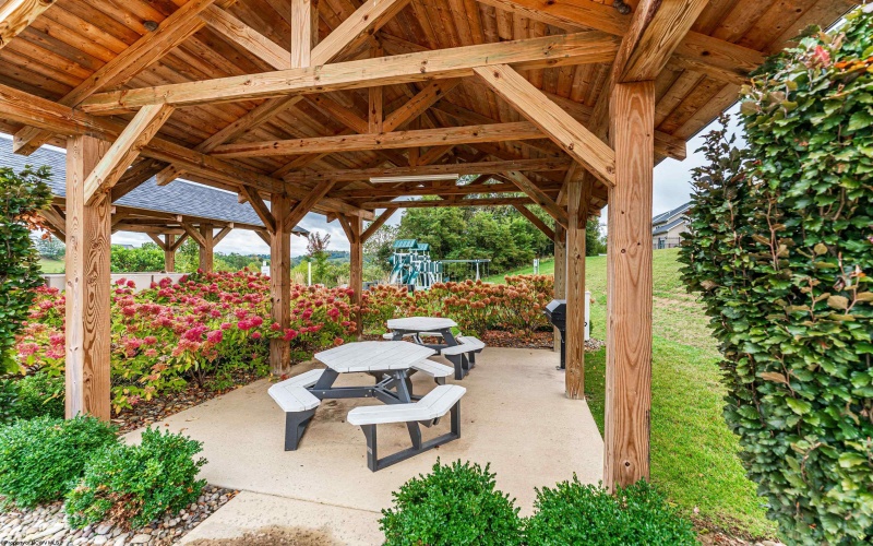2020 Mountain Ash Lane, Morgantown, West Virginia 26501, 3 Bedrooms Bedrooms, 7 Rooms Rooms,2 BathroomsBathrooms,Single Family Attached,For Sale,Mountain Ash,10161827