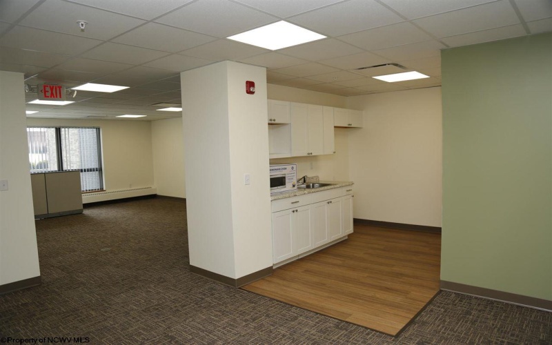 300 Wedgewood Drive, Morgantown, West Virginia 26505, ,Commercial/industrial,For Lease,Wedgewood,10161830