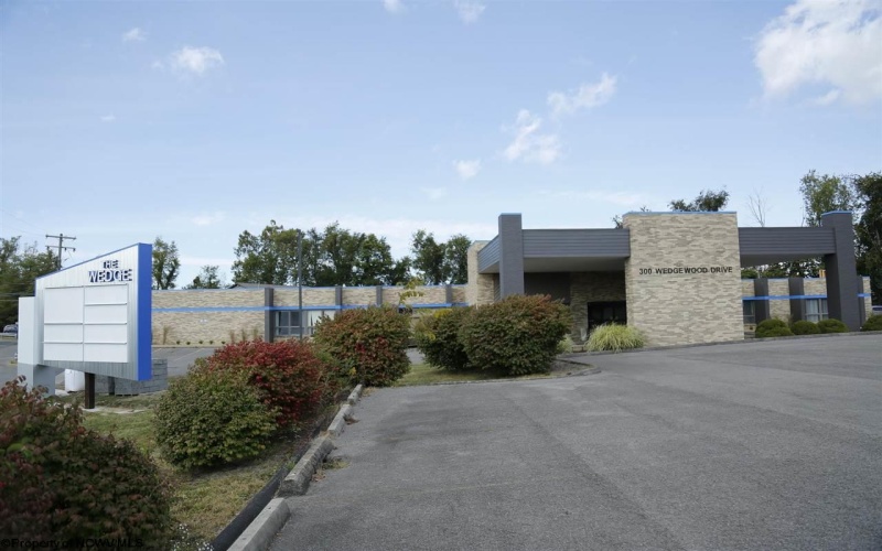 300 Wedgewood Drive, Morgantown, West Virginia 26505, ,Commercial/industrial,For Lease,Wedgewood,10161830