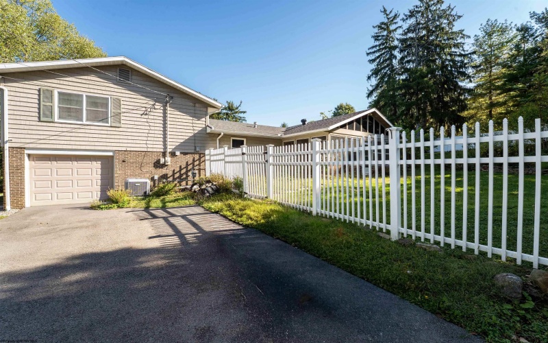 1 Greenway Avenue, Morgantown, West Virginia 26508, 4 Bedrooms Bedrooms, 9 Rooms Rooms,2 BathroomsBathrooms,Single Family Detached,For Sale,Greenway,10161833