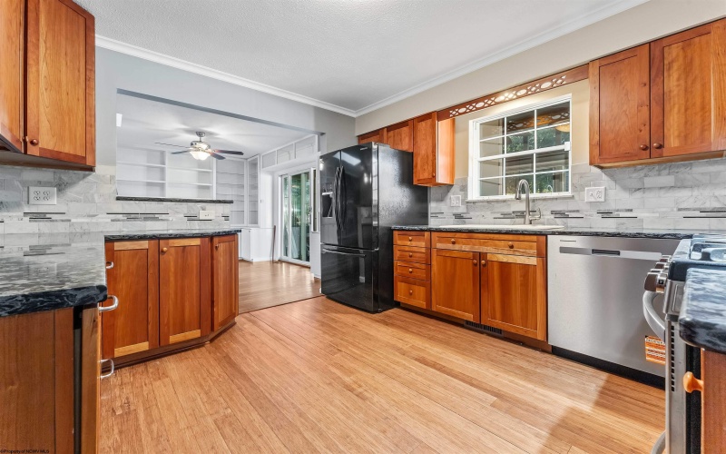 1 Greenway Avenue, Morgantown, West Virginia 26508, 4 Bedrooms Bedrooms, 9 Rooms Rooms,2 BathroomsBathrooms,Single Family Detached,For Sale,Greenway,10161833